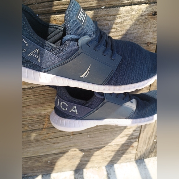 Nautica Navy Blue Sneakers - Picture 4 of 13